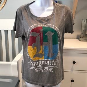 Women’s Large Hogwarts tshirt Harry Potter